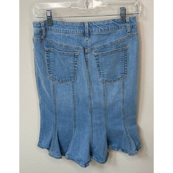 Guess Jeans Skirt Denim Light Wash Flared Hem Initial Detail Womens - Picture 2 of 5
